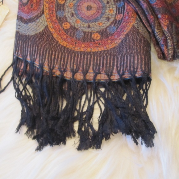 SALE!! geometric fashion scarf NWT (box13) - Picture 5 of 6